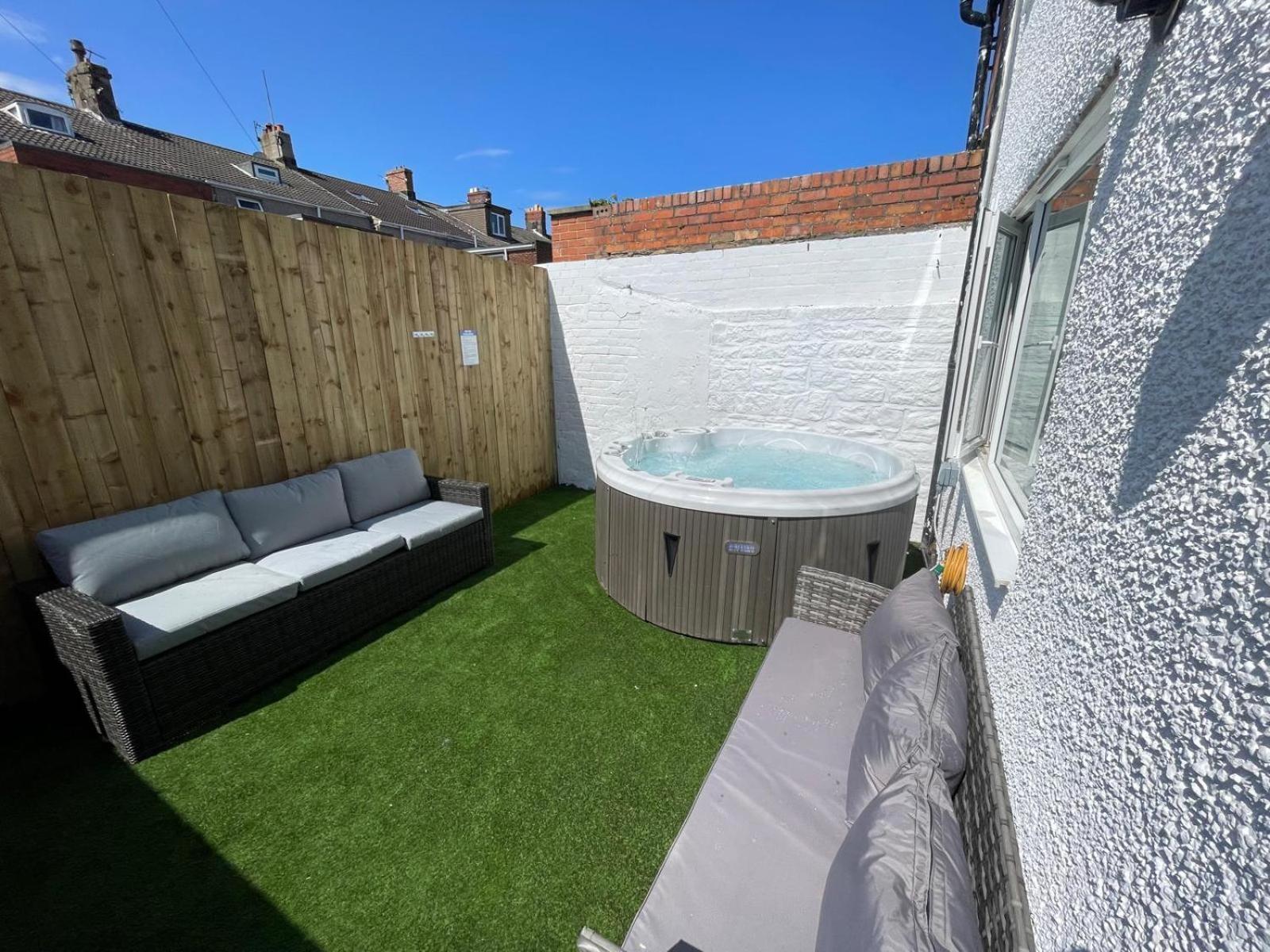 Marine Cottage - With Private Hot Tub Newbiggin-by-the-Sea Exterior foto
